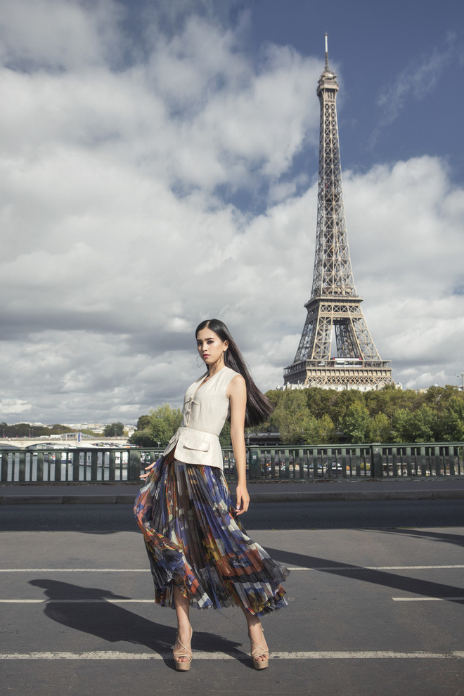 Hoa hậu Tiểu Vy gây dậy sóng MXH với thần thái đầy sắc sảo và thu hút trong bộ ảnh chụp tại Pháp - Ảnh 2.