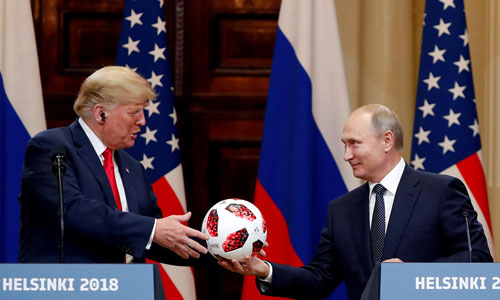 Tổng thống Mỹ Trump (trái) và Tổng thống Nga Putin tại cuộc họp báo chung hồi tháng 7. Ảnh: Reuters.